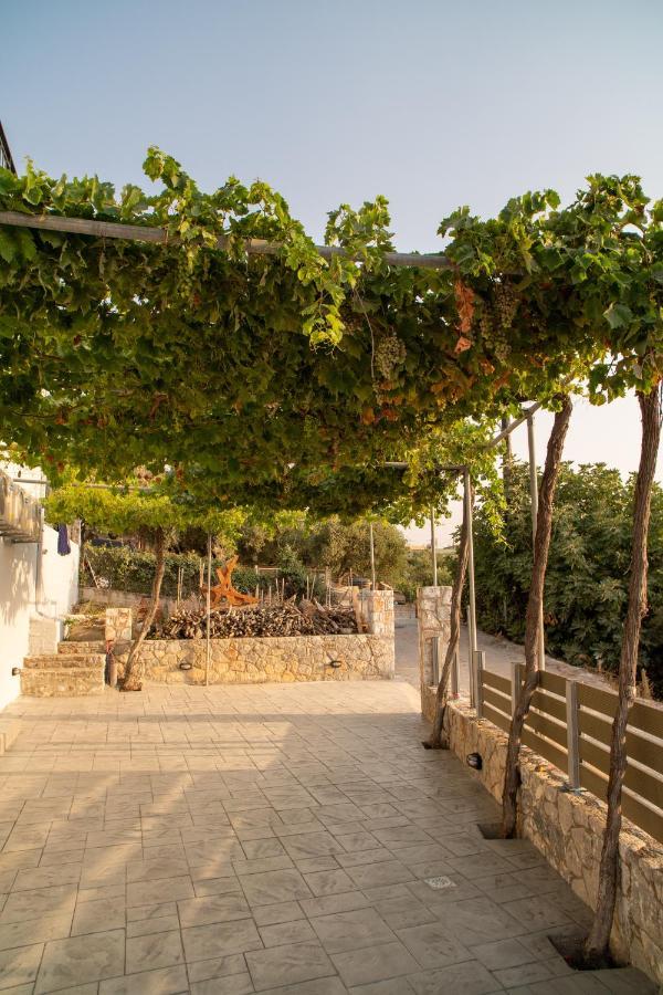 Hello Village Chania Sfakianalion エクステリア 写真